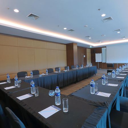 Holiday Inn Express Jakarta International Expo By Ihg Exterior photo