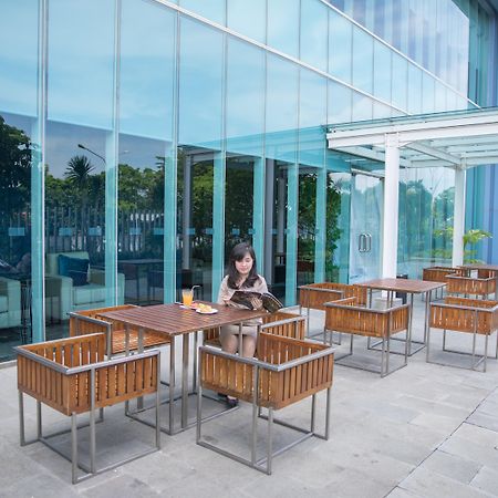Holiday Inn Express Jakarta International Expo By Ihg Exterior photo
