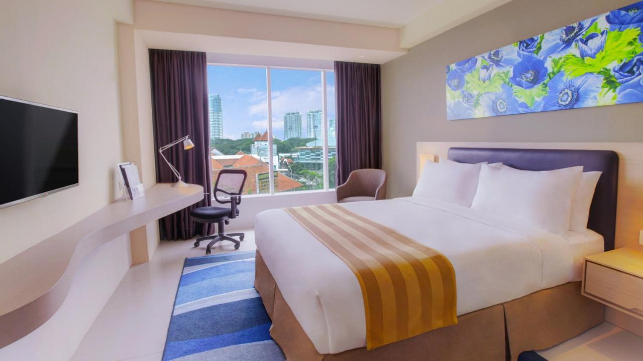 Holiday Inn Express Jakarta International Expo By Ihg Exterior photo