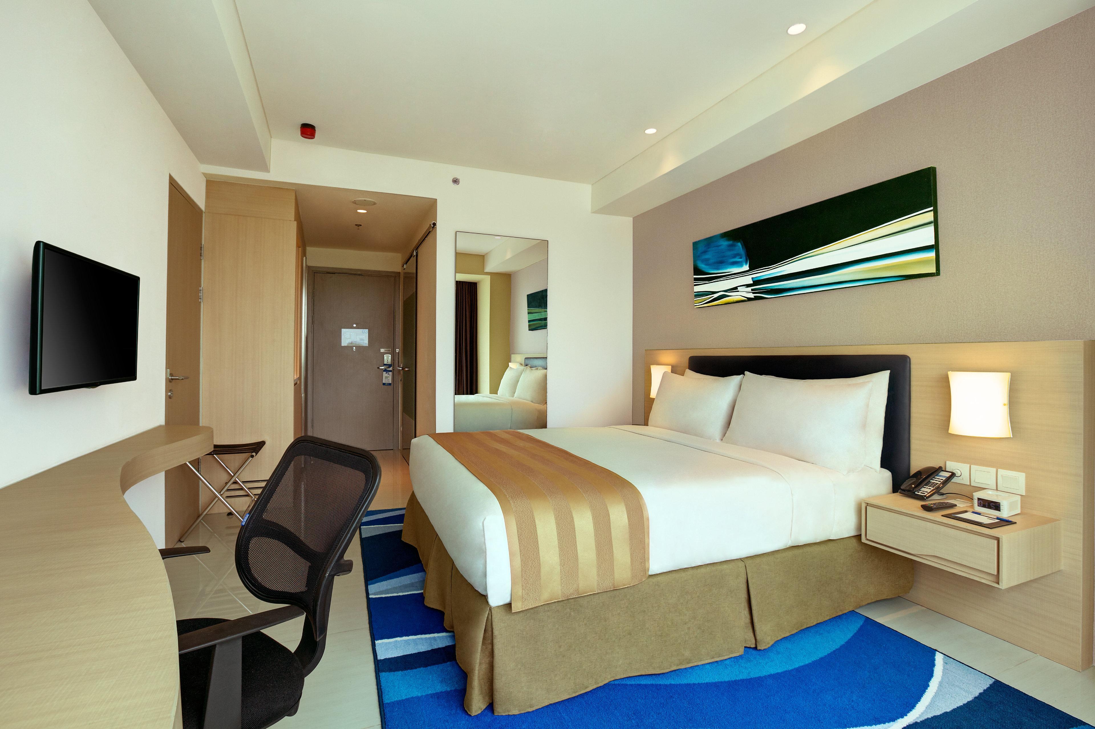 Holiday Inn Express Jakarta International Expo By Ihg Exterior photo
