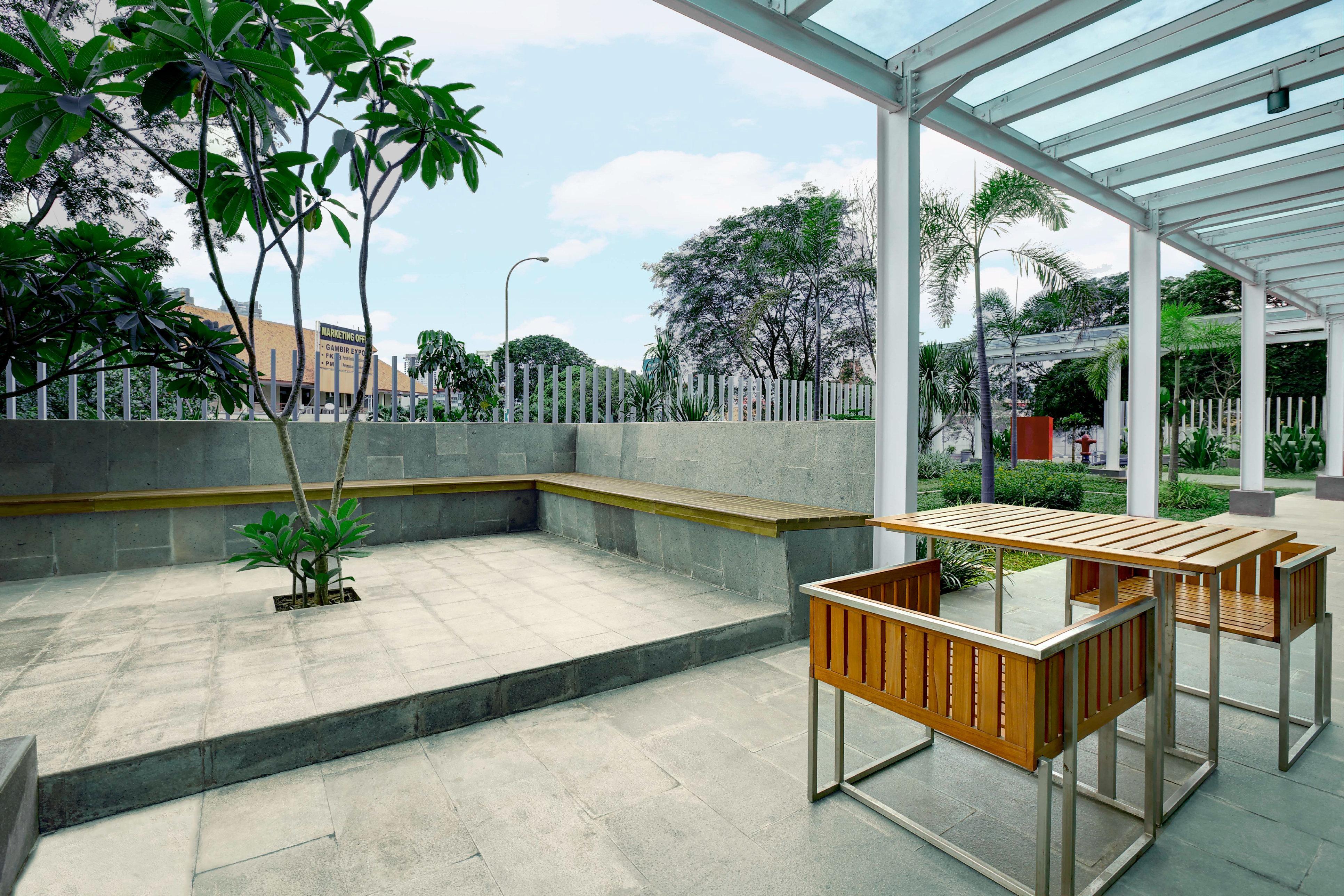 Holiday Inn Express Jakarta International Expo By Ihg Exterior photo