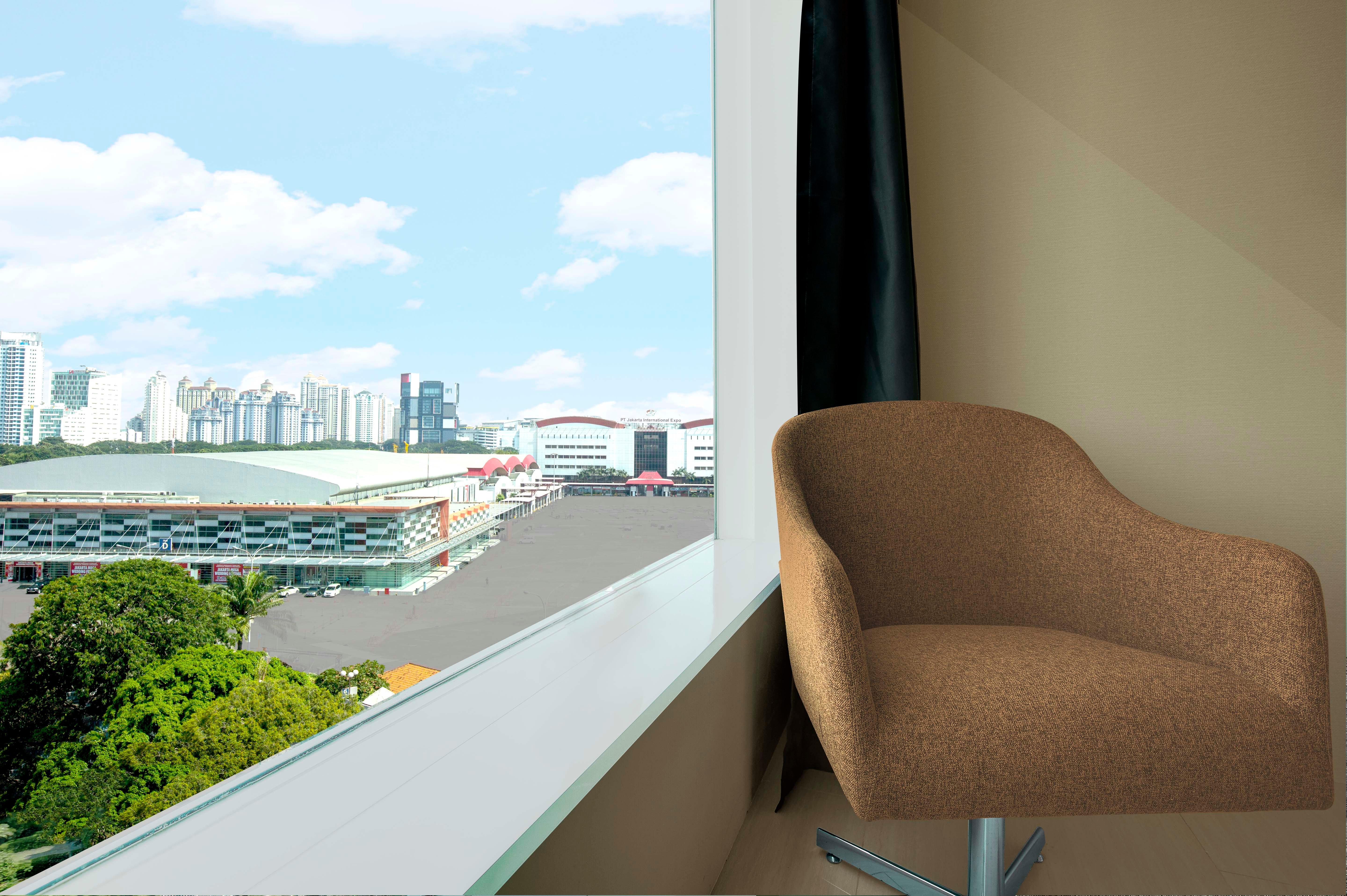 Holiday Inn Express Jakarta International Expo By Ihg Exterior photo