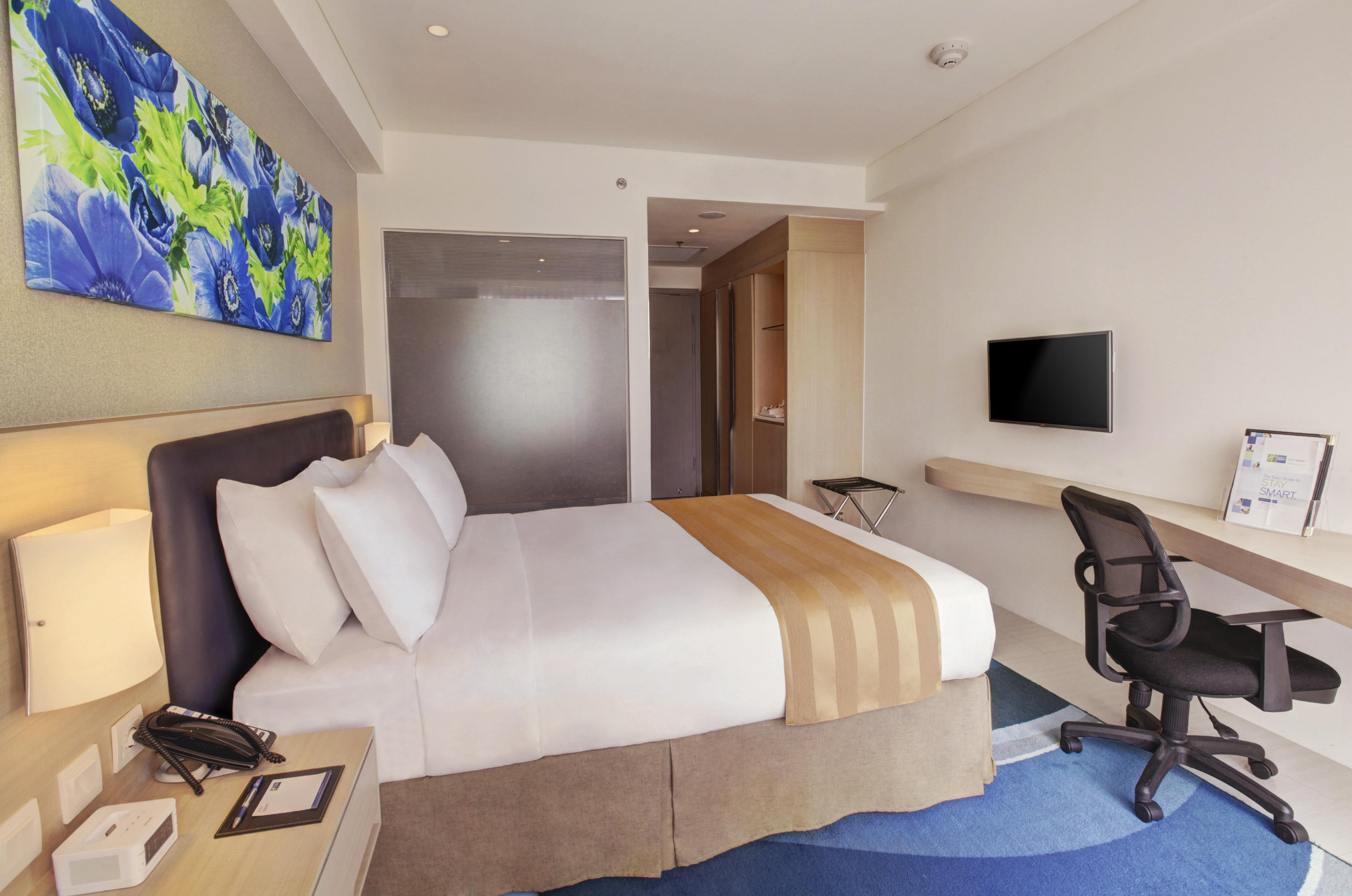 Holiday Inn Express Jakarta International Expo By Ihg Exterior photo