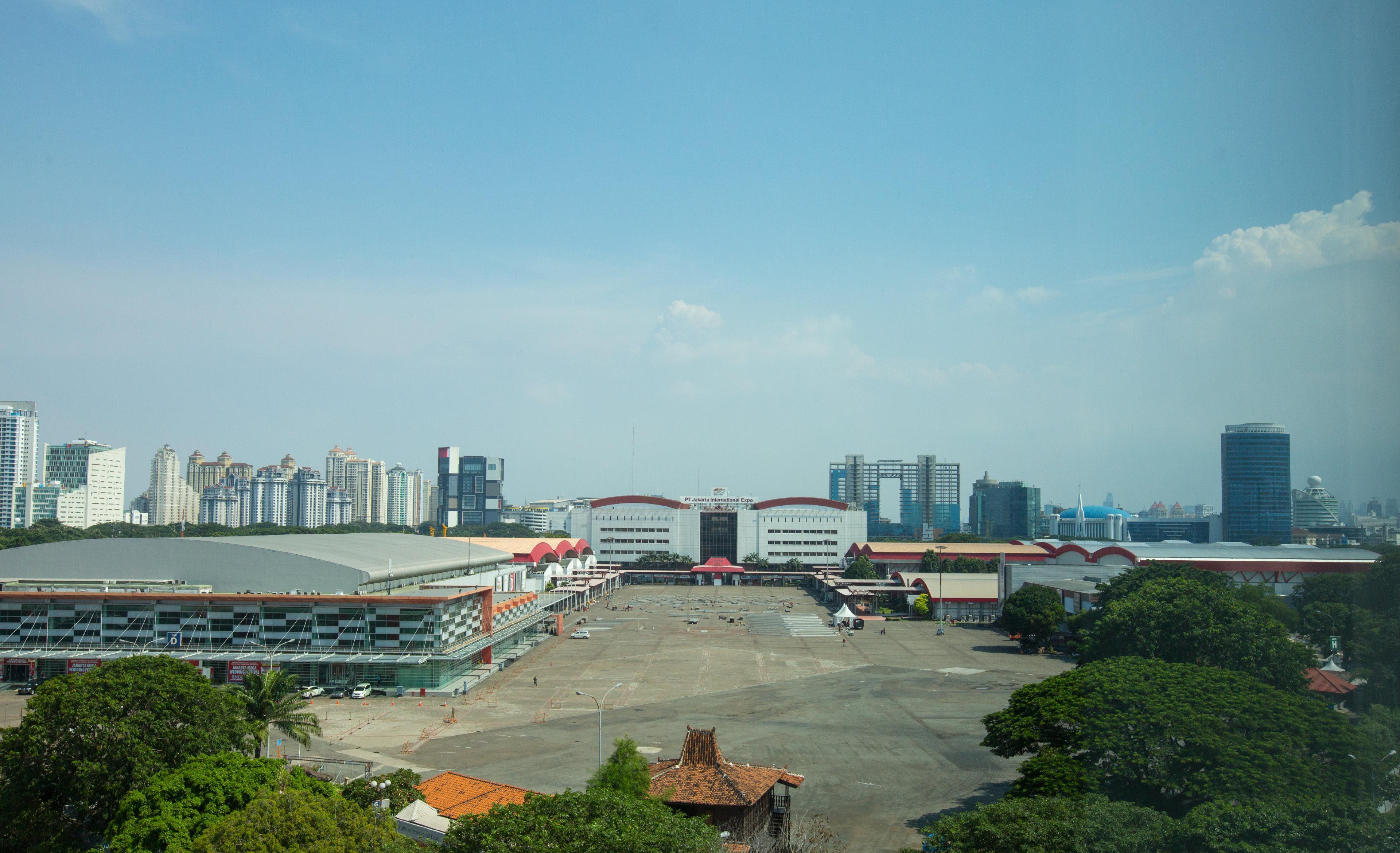 Holiday Inn Express Jakarta International Expo By Ihg Exterior photo