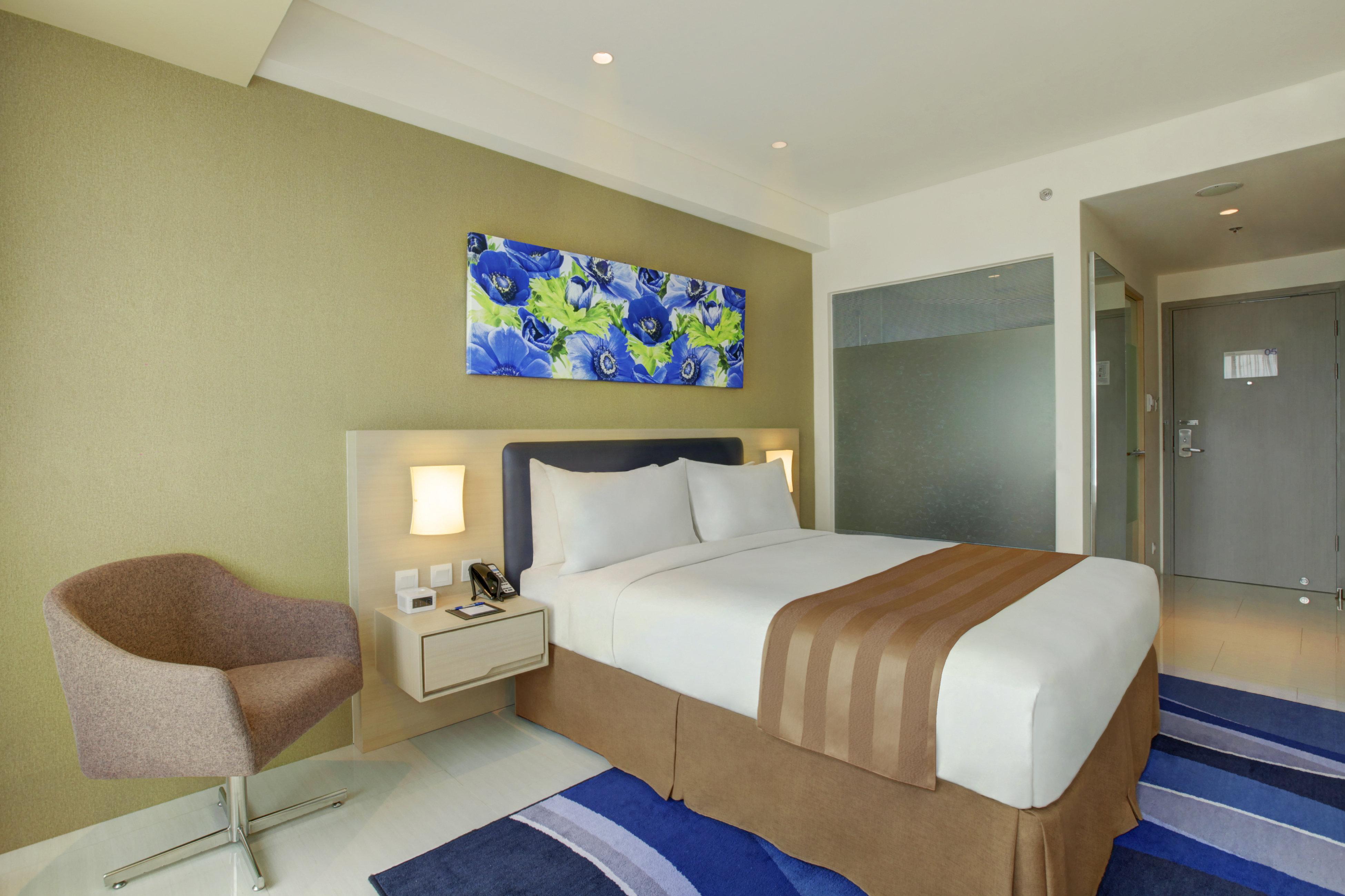 Holiday Inn Express Jakarta International Expo By Ihg Exterior photo