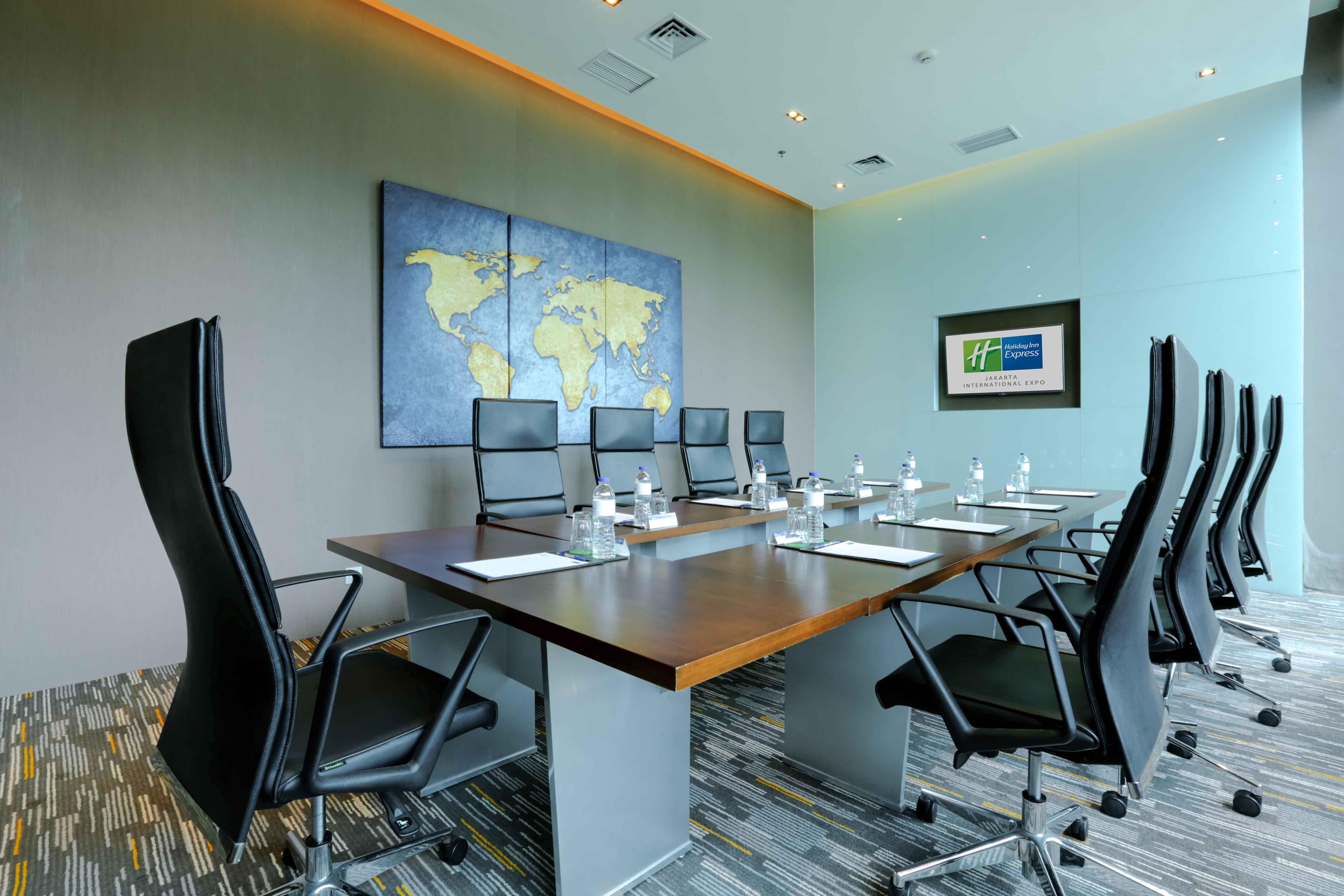 Holiday Inn Express Jakarta International Expo By Ihg Exterior photo