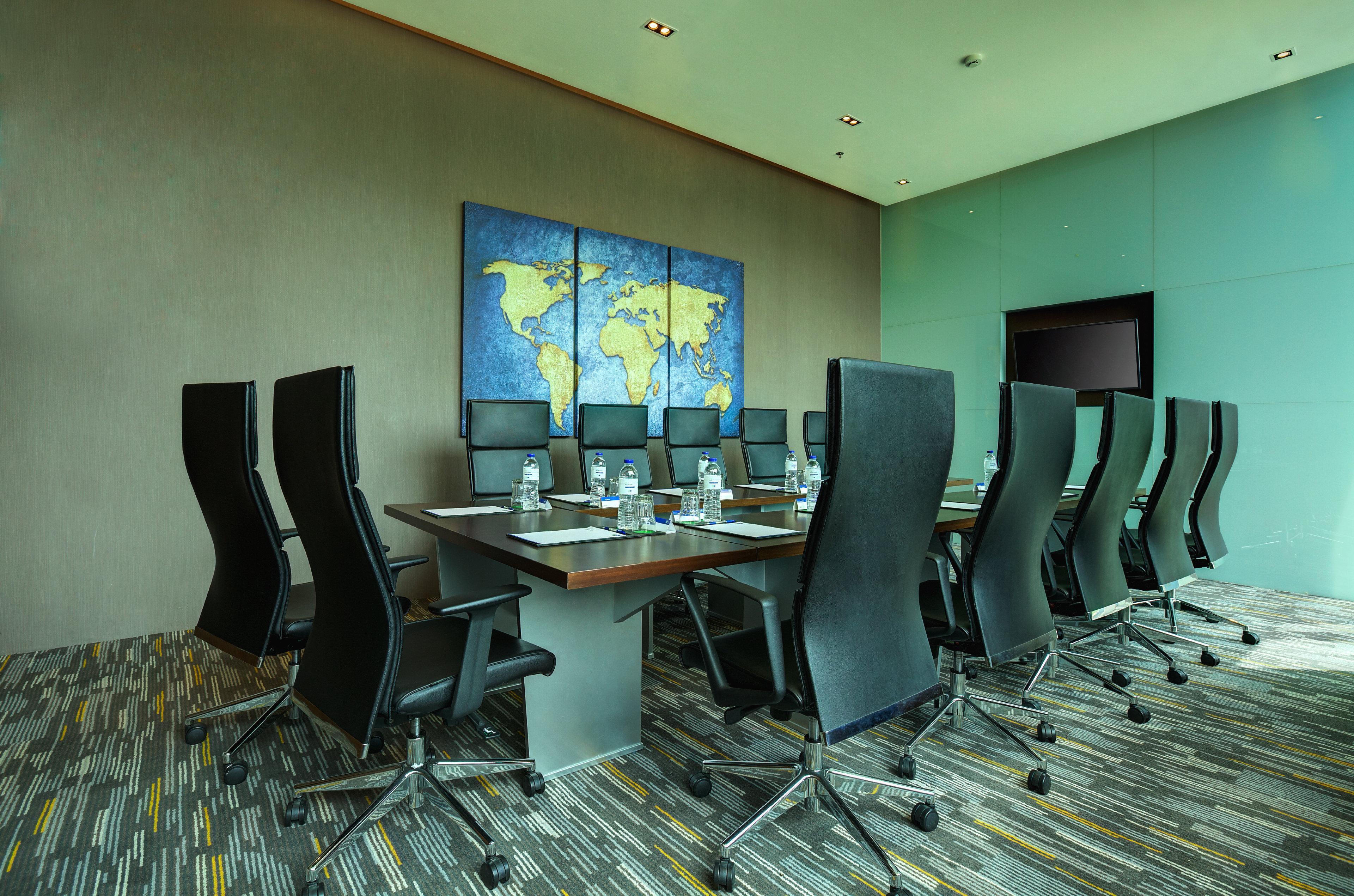 Holiday Inn Express Jakarta International Expo By Ihg Exterior photo