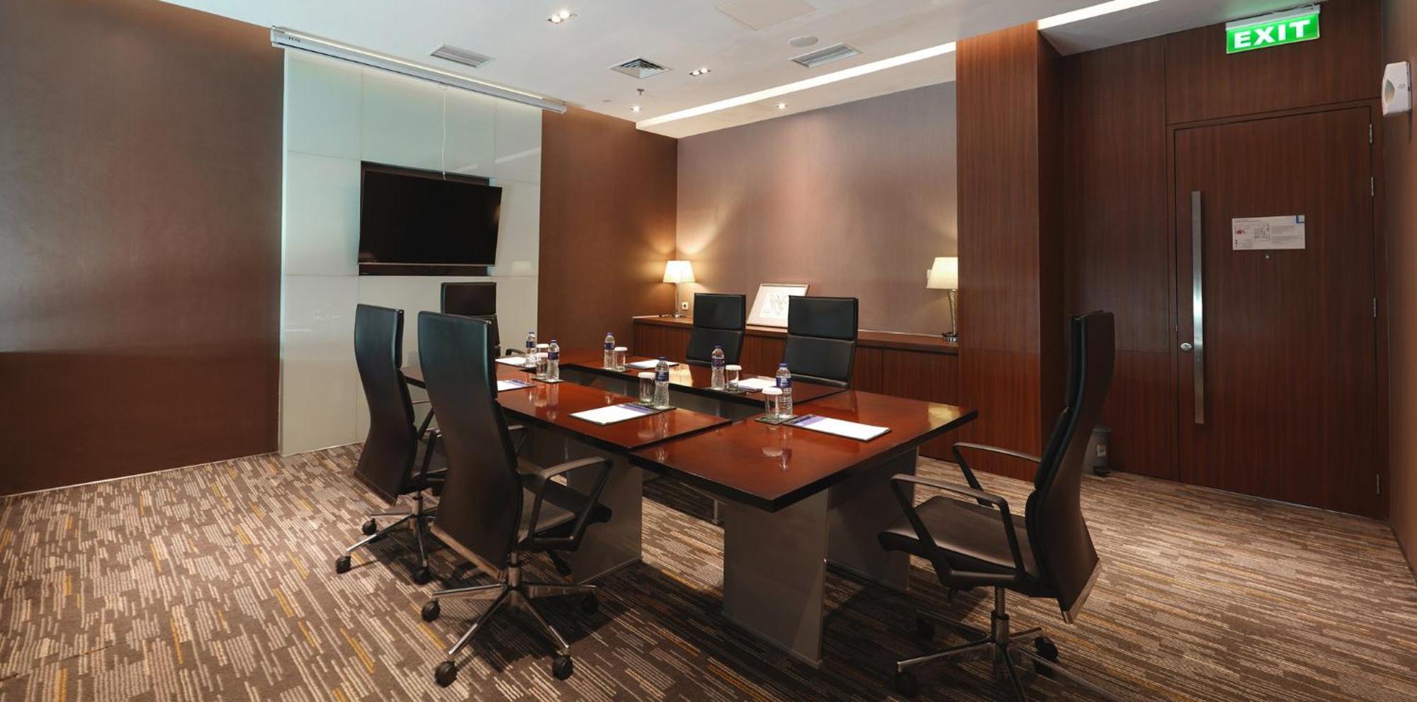 Holiday Inn Express Jakarta International Expo By Ihg Exterior photo