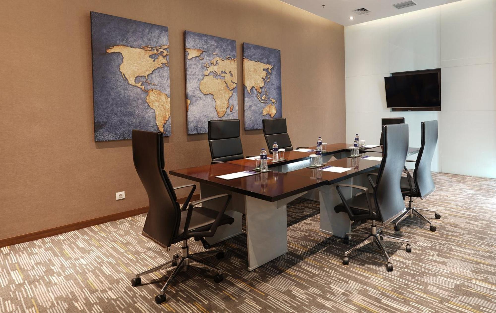 Holiday Inn Express Jakarta International Expo By Ihg Exterior photo