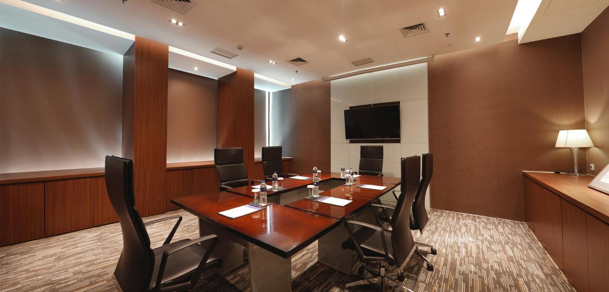 Holiday Inn Express Jakarta International Expo By Ihg Exterior photo