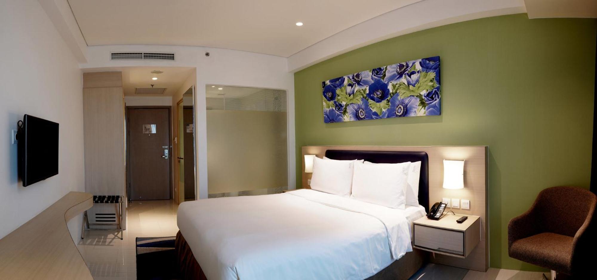 Holiday Inn Express Jakarta International Expo By Ihg Exterior photo