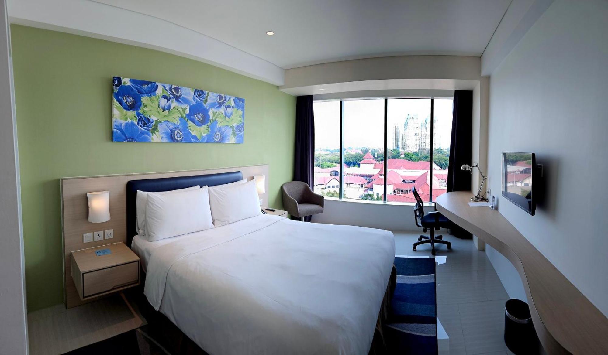 Holiday Inn Express Jakarta International Expo By Ihg Exterior photo